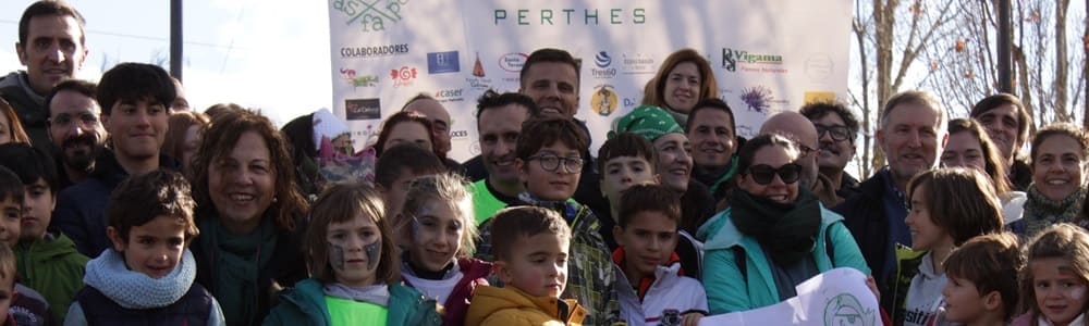 los niños agradecen donativos para el campamento Perthes