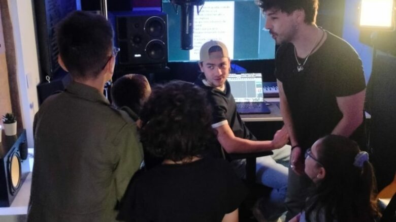 Polo Nandez con niños de ASFAPE