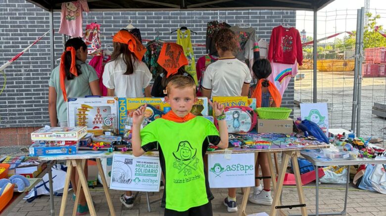 mercadillo solidario en el barrio de La Lastra, León, en favor del Perthes